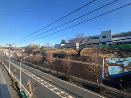 �_�ސ쌧���l�s���Z�c��3���ڂ̒��Ã}���V�����̏Z�˂���̒��]�ʐ^