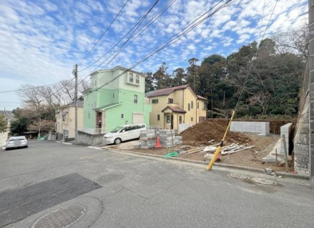 �_�ސ쌧���l�s�˒ˋ�˒˒��̓y�n�̑O�ʓ��H�܂ތ��n�ʐ^