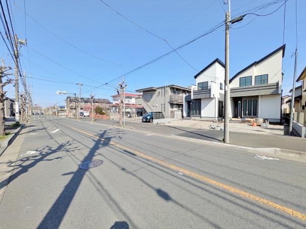 �_�ސ쌧����s�Ó��6���ڂ̐V�z��ˌ��Ă̑O�ʓ��H�܂ތ��n�ʐ^