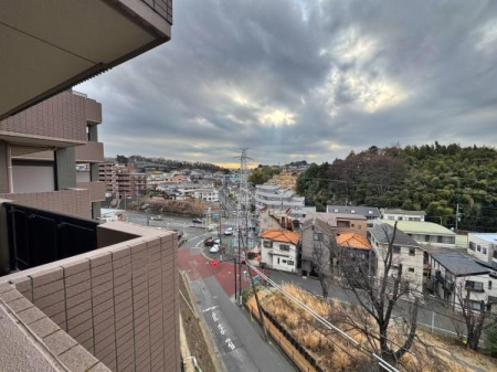 �_�ސ쌧���s������O�c1���ڂ̒��Ã}���V�����̏Z�˂���̒��]�ʐ^