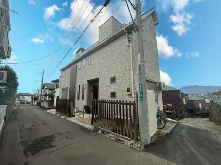 �_�ސ쌧�C�V���s������3���ڂ̒��È�ˌ��Ă̑O�ʓ��H�܂ތ��n�ʐ^