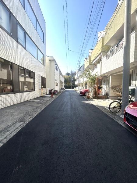 �_�ސ쌧���l�s�t��`�c���̒��È�ˌ��Ă̑O�ʓ��H�܂ތ��n�ʐ^