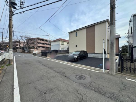 �_�ސ쌧���l�s�t��s�P�����̐V�z��ˌ��Ă̑O�ʓ��H�܂ތ��n�ʐ^