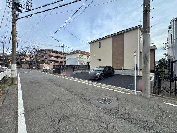 �_�ސ쌧���l�s�t��s�P�����̐V�z��ˌ��Ă̑O�ʓ��H�܂ތ��n�ʐ^