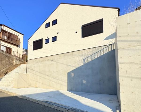 �_�ސ쌧���l�s���V�����̐V�z��ˌ��Ă̑O�ʓ��H�܂ތ��n�ʐ^