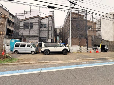 �_�ސ쌧��a�s���c3���ڂ̐V�z��ˌ��Ă̑O�ʓ��H�܂ތ��n�ʐ^