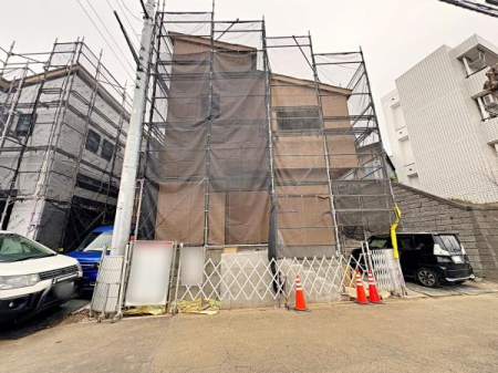 �_�ސ쌧��a�s���c3���ڂ̐V�z��ˌ��Ă̑O�ʓ��H�܂ތ��n�ʐ^