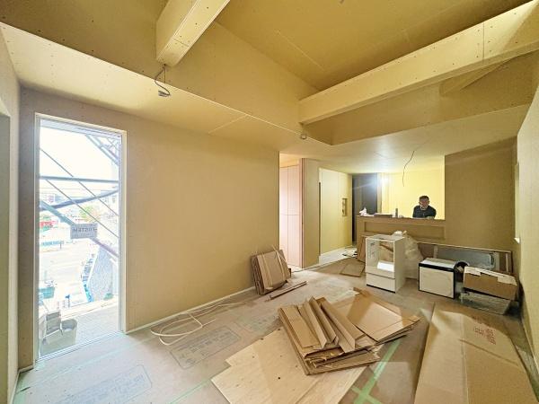 �_�ސ쌧��a�s���c3���ڂ̐V�z��ˌ��Ẵ��r���O