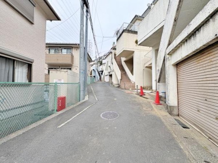 �_�ސ쌧���l�s�˒ˋ�˒˒��̐V�z��ˌ��Ă̑O�ʓ��H�܂ތ��n�ʐ^