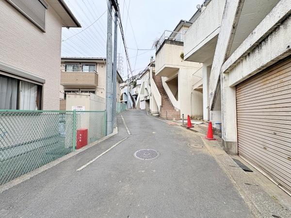 �_�ސ쌧���l�s�˒ˋ�˒˒��̐V�z��ˌ��Ă̑O�ʓ��H�܂ތ��n�ʐ^