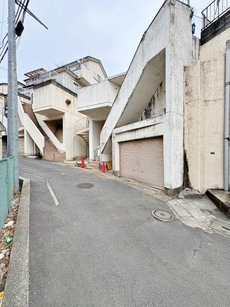 �_�ސ쌧���l�s�˒ˋ�˒˒��̐V�z��ˌ��Ă̑O�ʓ��H�܂ތ��n�ʐ^