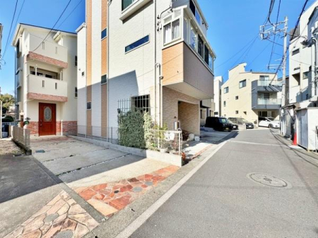 �_�ސ쌧���l�s�`������5���ڂ̒��È�ˌ��Ă̑O�ʓ��H�܂ތ��n�ʐ^