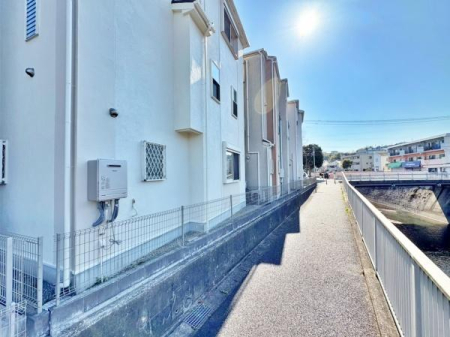 �_�ސ쌧���l�s�`������5���ڂ̒��È�ˌ��Ă̑O�ʓ��H�܂ތ��n�ʐ^