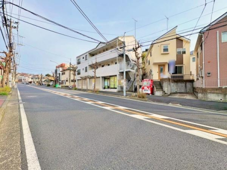 �_�ސ쌧���l�s���Z�c��4���ڂ̒��È�ˌ��Ă̑O�ʓ��H�܂ތ��n�ʐ^