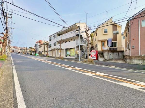 �_�ސ쌧���l�s���Z�c��4���ڂ̒��È�ˌ��Ă̑O�ʓ��H�܂ތ��n�ʐ^