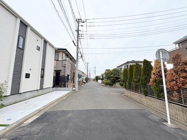 �_�ސ쌧���l�s���a�򒬂̐V�z��ˌ��Ă̑O�ʓ��H�܂ތ��n�ʐ^