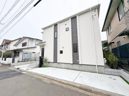 �_�ސ쌧���l�s���a�򒬂̐V�z��ˌ��Ă̑O�ʓ��H�܂ތ��n�ʐ^