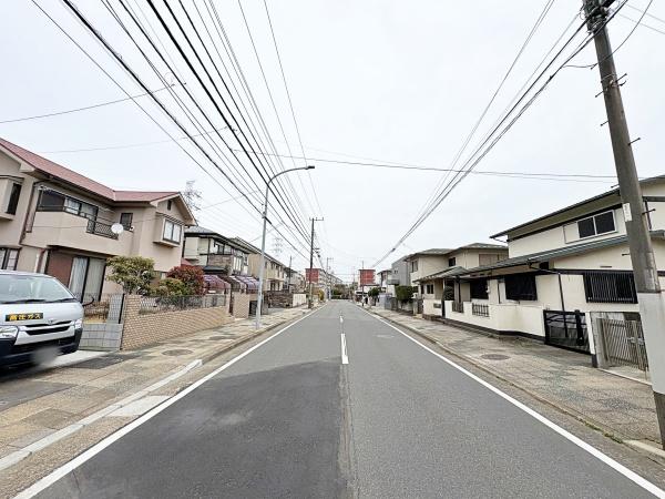 �_�ސ쌧���l�s���a�򒬂̐V�z��ˌ��Ă̑O�ʓ��H�܂ތ��n�ʐ^