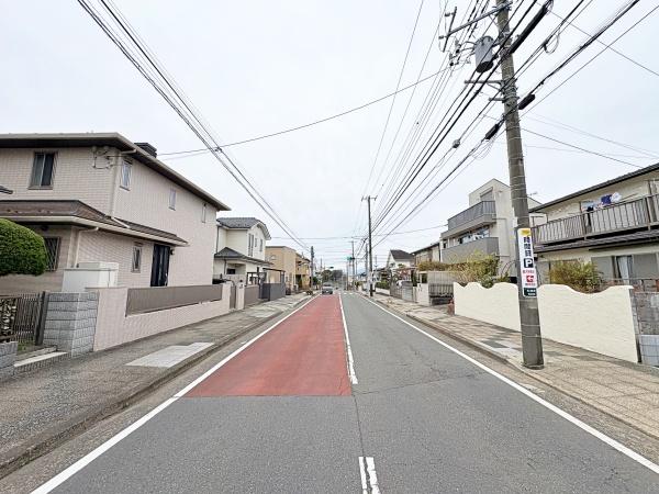 �_�ސ쌧���l�s���a�򒬂̐V�z��ˌ��Ă̑O�ʓ��H�܂ތ��n�ʐ^