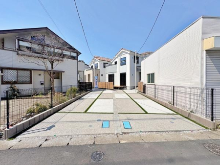 �����s���c�J��m7���ڂ̐V�z��ˌ��Ă̑O�ʓ��H�܂ތ��n�ʐ^