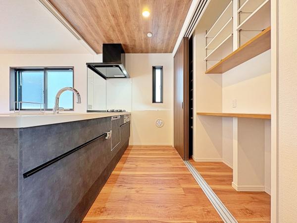 �����s���c�J��m7���ڂ̐V�z��ˌ��ẴL�b�`��