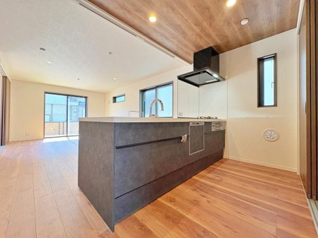 �����s���c�J��m7���ڂ̐V�z��ˌ��ẴL�b�`��