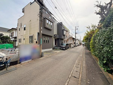 �_�ސ쌧���͌��s��擌�ъ�1���ڂ̐V�z��ˌ��Ă̑O�ʓ��H�܂ތ��n�ʐ^