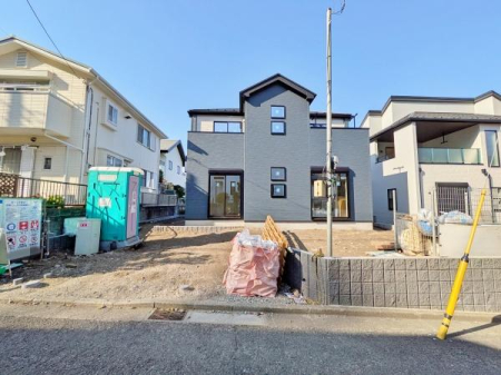 �_�ސ쌧���l�s����擌�����2���ڂ̐V�z��ˌ��Ă̑O�ʓ��H�܂ތ��n�ʐ^