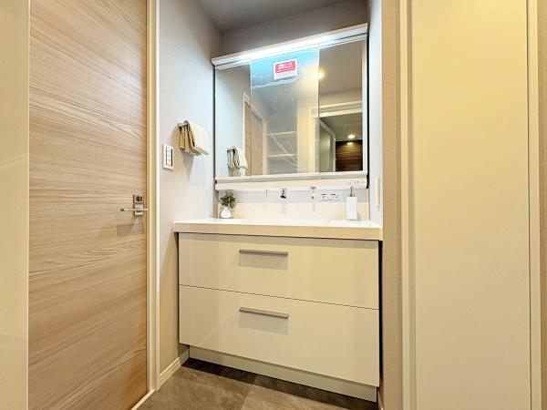 �_�ސ쌧���l�s�`��擌�ڂ��J�̒��Ã}���V�����̐��ʑ�E���ʏ�