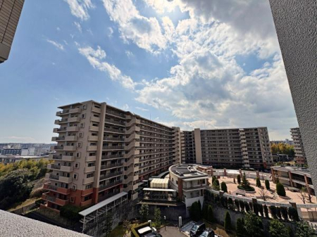 �_�ސ쌧���l�s�˒ˋ�����̒��Ã}���V�����̏Z�˂���̒��]�ʐ^