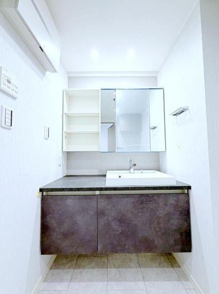 �_�ސ쌧����s�P�s��2���ڂ̒��Ã}���V�����̐��ʑ�E���ʏ�