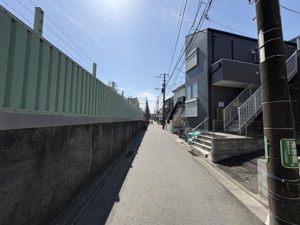 �_�ސ쌧���s���揬�c3���ڂ̐V�z��ˌ��Ă̑O�ʓ��H�܂ތ��n�ʐ^