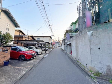 �����s���c�s������3���ڂ̐V�z��ˌ��Ă̑O�ʓ��H�܂ތ��n�ʐ^