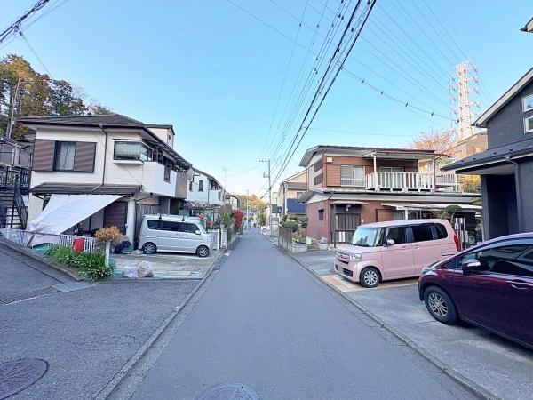 �����s���c�s������3���ڂ̐V�z��ˌ��Ă̑O�ʓ��H�܂ތ��n�ʐ^