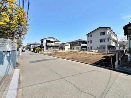 �_�ސ쌧����s���̐V�z��ˌ��Ă̑O�ʓ��H�܂ތ��n�ʐ^