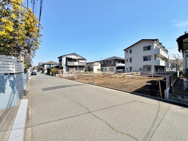 �_�ސ쌧����s���̐V�z��ˌ��Ă̑O�ʓ��H�܂ތ��n�ʐ^