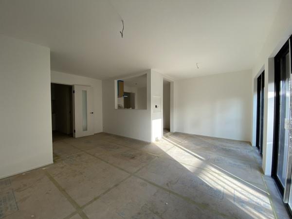 �_�ސ쌧���l�s�ߌ��擌����3���ڂ̐V�z��ˌ��Ẵ��r���O