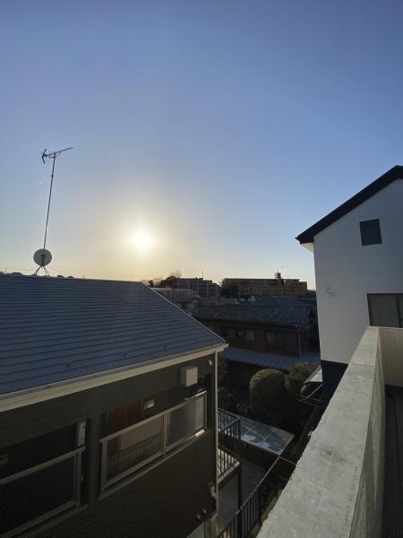 �_�ސ쌧���l�s�ߌ��擌����3���ڂ̐V�z��ˌ��Ă̏Z�˂���̒��]�ʐ^