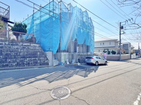 �_�ސ쌧���l�s���攒��6���ڂ̐V�z��ˌ��Ă̑O�ʓ��H�܂ތ��n�ʐ^