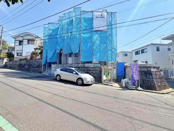 �_�ސ쌧���l�s���攒��6���ڂ̐V�z��ˌ��Ă̑O�ʓ��H�܂ތ��n�ʐ^