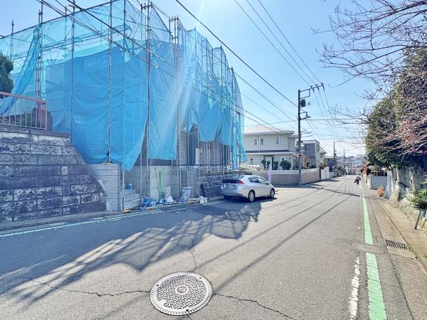 �_�ސ쌧���l�s���攒��6���ڂ̐V�z��ˌ��Ă̑O�ʓ��H�܂ތ��n�ʐ^