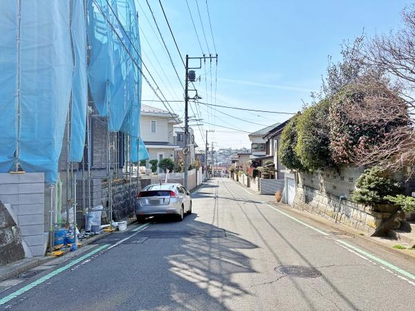 �_�ސ쌧���l�s���攒��6���ڂ̐V�z��ˌ��Ă̑O�ʓ��H�܂ތ��n�ʐ^