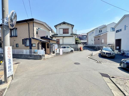 �_�ސ쌧���l�s�˒ˋ�[�J���̐V�z��ˌ��Ă̑O�ʓ��H�܂ތ��n�ʐ^