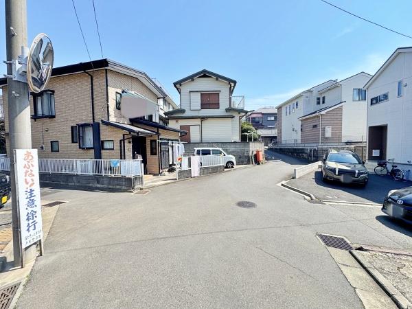 �_�ސ쌧���l�s�˒ˋ�[�J���̐V�z��ˌ��Ă̑O�ʓ��H�܂ތ��n�ʐ^