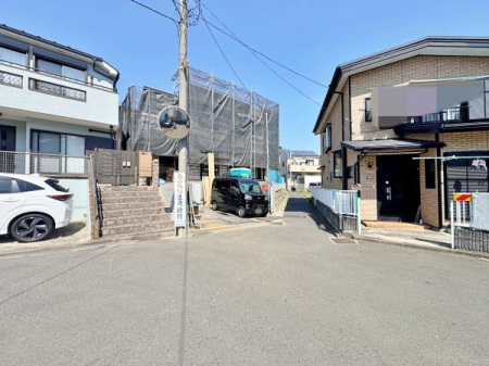 �_�ސ쌧���l�s�˒ˋ�[�J���̐V�z��ˌ��Ă̑O�ʓ��H�܂ތ��n�ʐ^