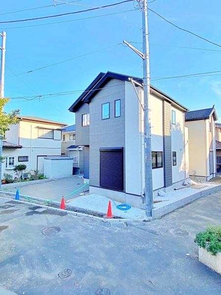 �_�ސ쌧����s�H��2���ڂ̐V�z��ˌ��Ă̑O�ʓ��H�܂ތ��n�ʐ^