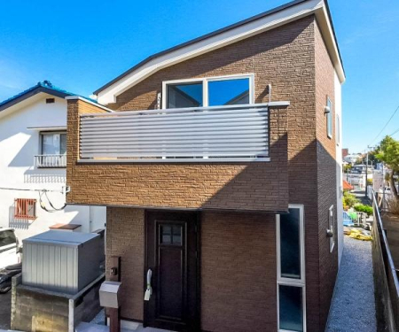 �_�ސ쌧���l�s���剪1���ڂ̐V�z��ˌ��Ă̑O�ʓ��H�܂ތ��n�ʐ^