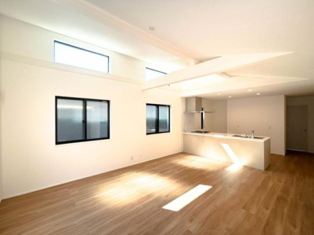 �_�ސ쌧���l�s���剪1���ڂ̐V�z��ˌ��Ẵ��r���O