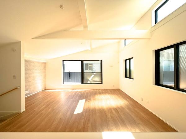 �_�ސ쌧���l�s���剪1���ڂ̐V�z��ˌ��Ẵ��r���O