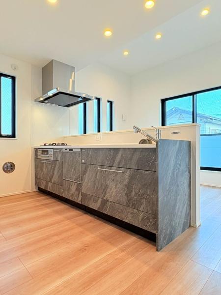 �_�ސ쌧���l�s�s�}���a���̐V�z��ˌ��ẴL�b�`��